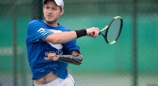 ВИДЕО: Однорукий теннисист намерен заработать первые очки в рейтинге ATP