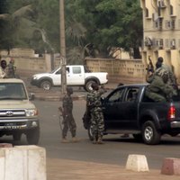 Mali sadumpojušies karavīri paziņo par varas pārņemšanu valstī
