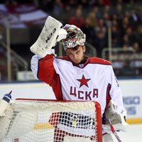 KHL vadošo komandu duelī CSKA pagarinājumā zaudē 'Avangard' hokejistiem