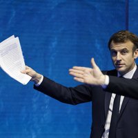 Francijas partijas noraida Makrona aicinājumu apvienot spēkus pret galēji labējiem