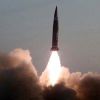 Ziemeļkoreja ceturtdien veikusi jauna raķešu tipa izmēģinājumu