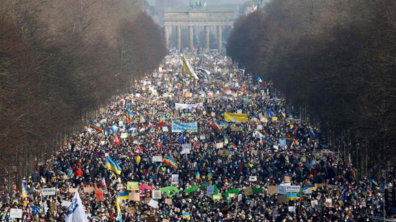 Ukrainas atbalsta demonstrācija Berlīnē - 5