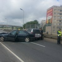 Авария на Южном мосту - движение в сторону Краста блокировано (ФОТО)