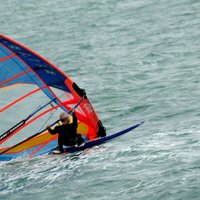Pretēji ieteikumiem, trīs Latvijas vindsērfinga sportisti startē sacensībās okupētajā Krimā