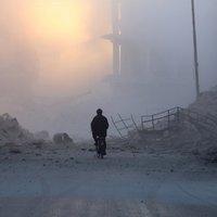 Sīrijas armija no nemierniekiem atkaro lielāko Alepo rajonu