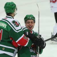 Valsts čempione 'Liepāja' hokeja virslīgas spēlē pārliecinoši uzvar līderi 'Zemgale/LLU'; 'Kurbads' negaidīti zaudē 'Rīgai'