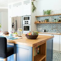 Salas tipa virtuve: sešas idejas gan lielām, gan mazām telpām