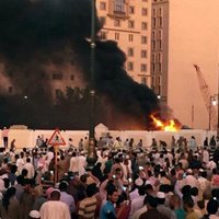Teroristi spridzinās Saūda Arābijā; četri miruši Medīnā, vismaz trīs Katifā