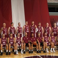 Foto: Latvijas basketbolisti aizvada fotosesiju pirms treniņnometnes sākuma