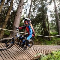 Latvijas kalnu riteņbraucēja Žibasa izcīna otro vietu Pasaules kausa junioru sezonas kopvērtējumā