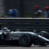 Ķīnas 'Grand Prix' treniņos ātrākais Hamiltons