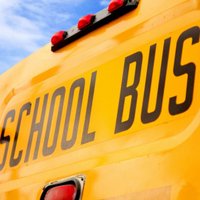 ASV pēc apšaudes skolas autobusā par ķīlnieku sagrābts piecgadīgs zēns