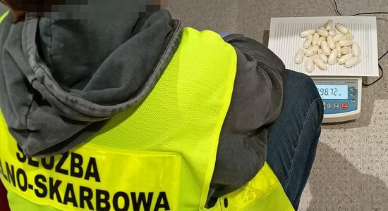 ФОТО. В аэропорту Варшавы задержан "живой контейнер": гражданка Латвии провозила в себе кокаин