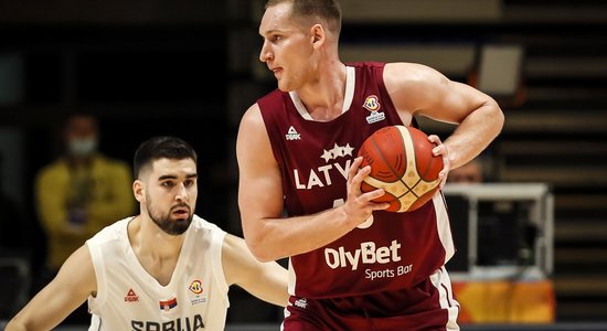 Latvijas basketbolisti Rīgā pret Serbiju cīnās par pirmo vietu PK kvalifikācijas grupā