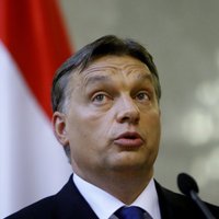 Orbana partija Ungārijas parlamentā saglabā divu trešdaļu vairākumu