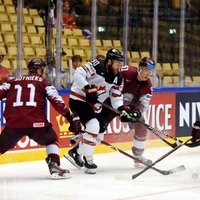 Latvijas hokejisti izcilā spēlē atņem punktu zvaigžņotajai Kanādas izlasei