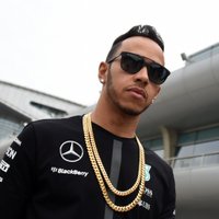 Hamiltons un 'Mercedes' beidzot vienojušies par līguma pagarināšanu