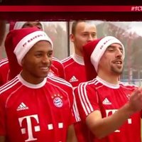 Video: Minhenes 'Bayern' spēlētāji Ziemassvētku noskaņās dzied 'Zvaniņš skan'