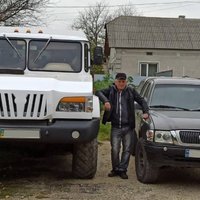 Ukrainā radīts trīs metrus augsts apvidus automobilis