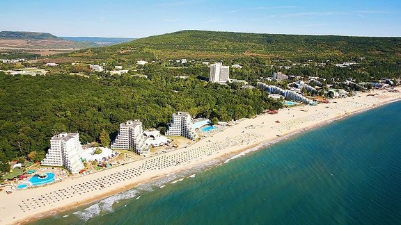 <a href="http://commons.wikimedia.org/wiki/File:Albena_resort_Boby_Dimitrov.jpg?uselang=ru">Wikimedia Commons</a>