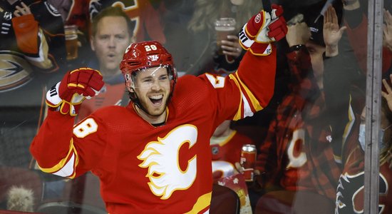 Bļugers un 'Canucks' briest Stenlija kausam: maiņā iegūta viena no 'Flames' zvaigznēm