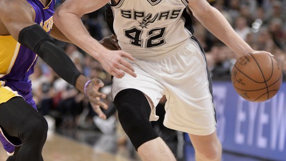 Spurs Davis Bertans against Lakers David Nwaba