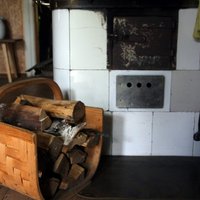 Борьба с печным отоплением в Латвии: возможно, разрешат устанавливать фильтры в старые печи