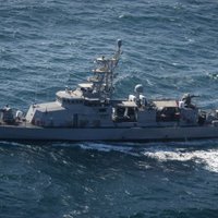 ASV kuģis ar šāvieniem brīdina Irānas uzbrukuma laivu