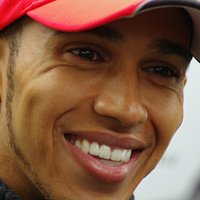 Hamiltons parakstījis trīs gadu līgumu ar 'Mercedes'