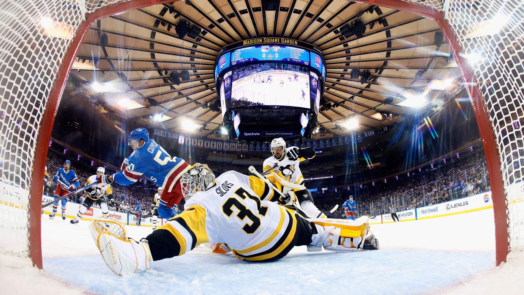 "Viņi ir sajūsmā par Šilovu" – "Penguins" vadība tic, ka latvietis atrisinās "bullīšu" problēmas