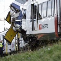 Kārtējā transporta nelaime: Šveicē divu vilcienu sadursmē vismaz 35 cietušie (+FOTO)