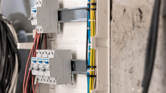 No 1. jūlija stājušies spēkā jauni obligāti mājokļu elektroinstalācijas noteikumi