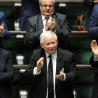 Poļu konservatīvie tupina reformas - maina likumu par Konstitucionālo tiesu
