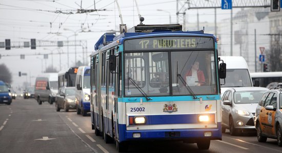 Общественный транспорт в столице в пятницу курсирует бесплатно