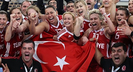 Turcijas basketbolistes sensacionāli iekļūst EČ finālā