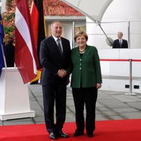 Президент Латвии встретится в Германии с Меркель