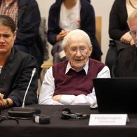 Немецкий суд отправил 96-летнего "бухгалтера Освенцима" в тюрьму на 4 года