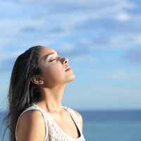 Дышите ровно: пять дыхательных упражнений для мгновенного расслабления