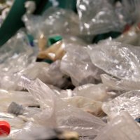 Vides sargi atpakaļ uz Lielbritāniju sūtīs 540 tonnas nelikumīgi ievestu atkritumu
