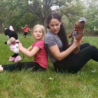 Video: fitnesa trenere iesaka, kā vingrot kopā ar bērnu