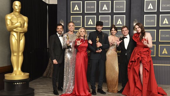 94th_academy_awards_-_press_room_74236.jpg-4a3a0