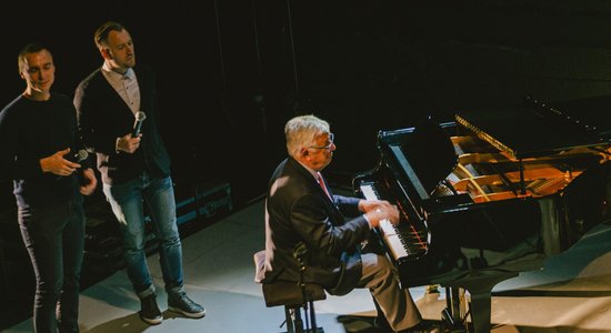 Foto: Maestro un Latvijas mūzikas zieds Auziņa albuma atklāšanā