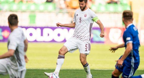 Latvijas futbola izlasei šīs nedēļas spēlēs nepalīdzēs Černomordijs un Zelenkovs