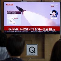 Ziemeļkoreja veikusi vēl divu raķešu izmēģinājumus
