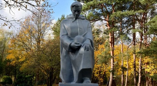 Под Лиепаей открыли памятник бойцам Красной Армии