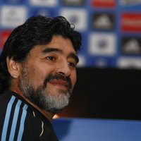 Maradona vairs nevēlas strādāt futbolā