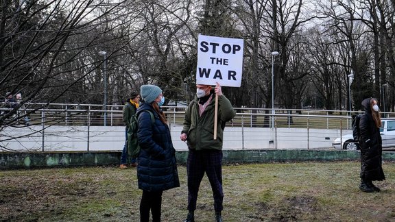 Protests pie Krievijas vēstniecības pret iebrukumu Ukrainā - 8