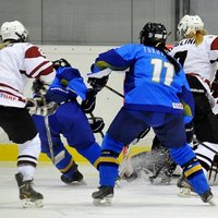 Latvijas sieviešu hokeja izlase PČ ievadā sakauj Kazahstānu
