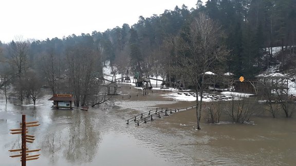 Pavasara pali Tērvetes upes senlejā - 1