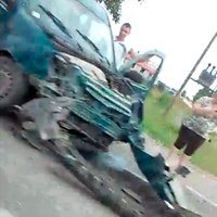 Video: uz autoceļa Jelgava-Tukums saskrienas divi auto